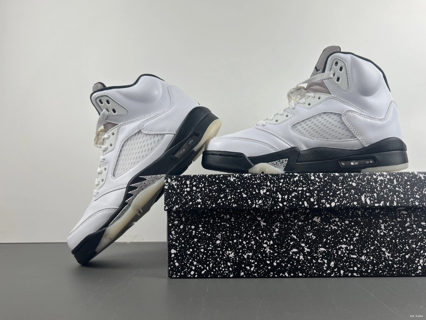 Air DD0587-110 Black White 5 Jordan 0327